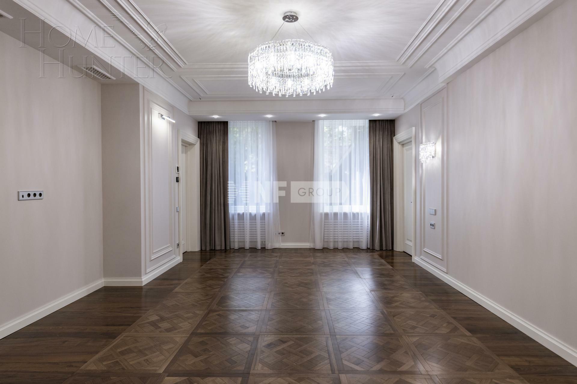 3-этажный коттедж 1 800 м² с отделкой