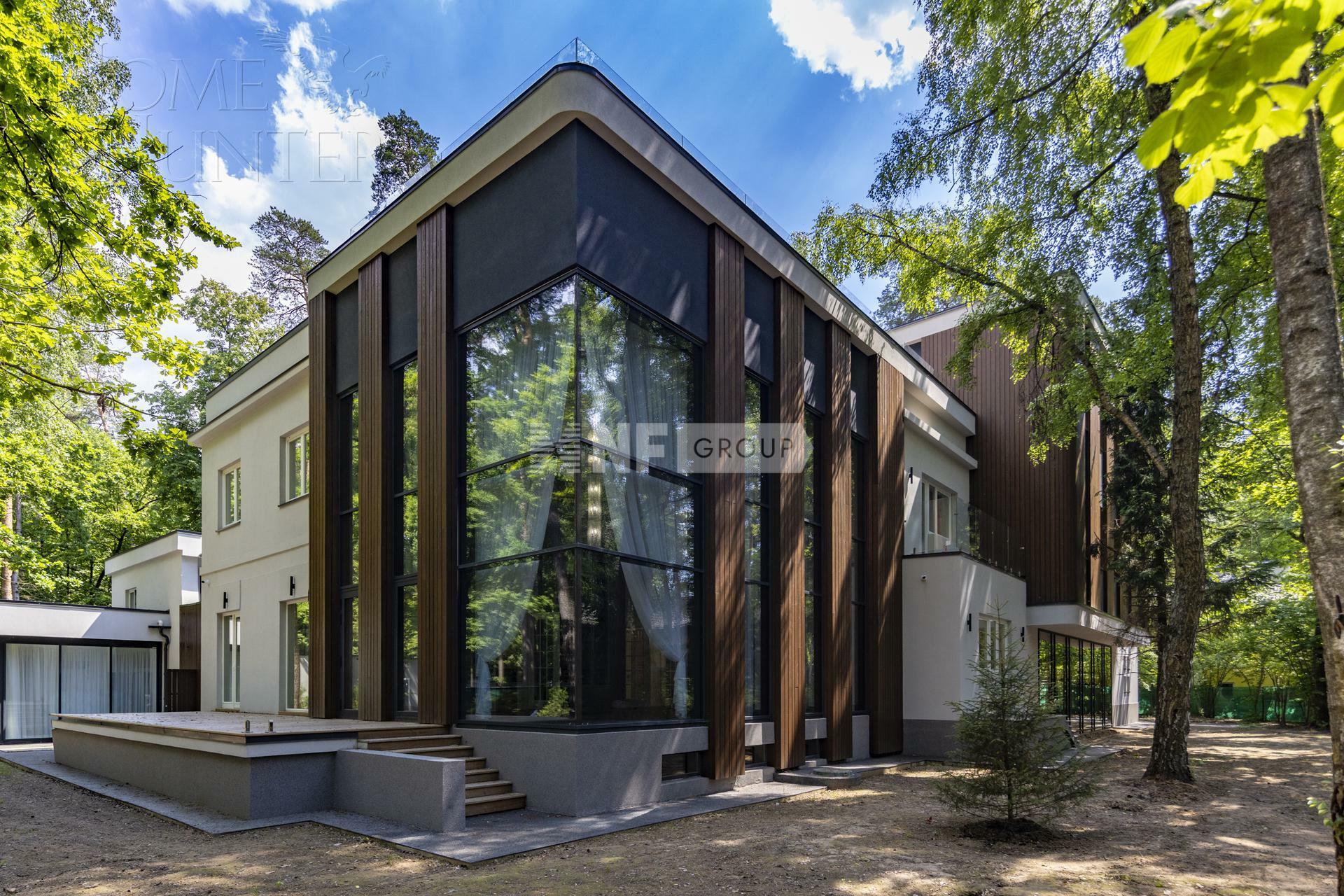 3-этажный коттедж 1 800 м² с отделкой
