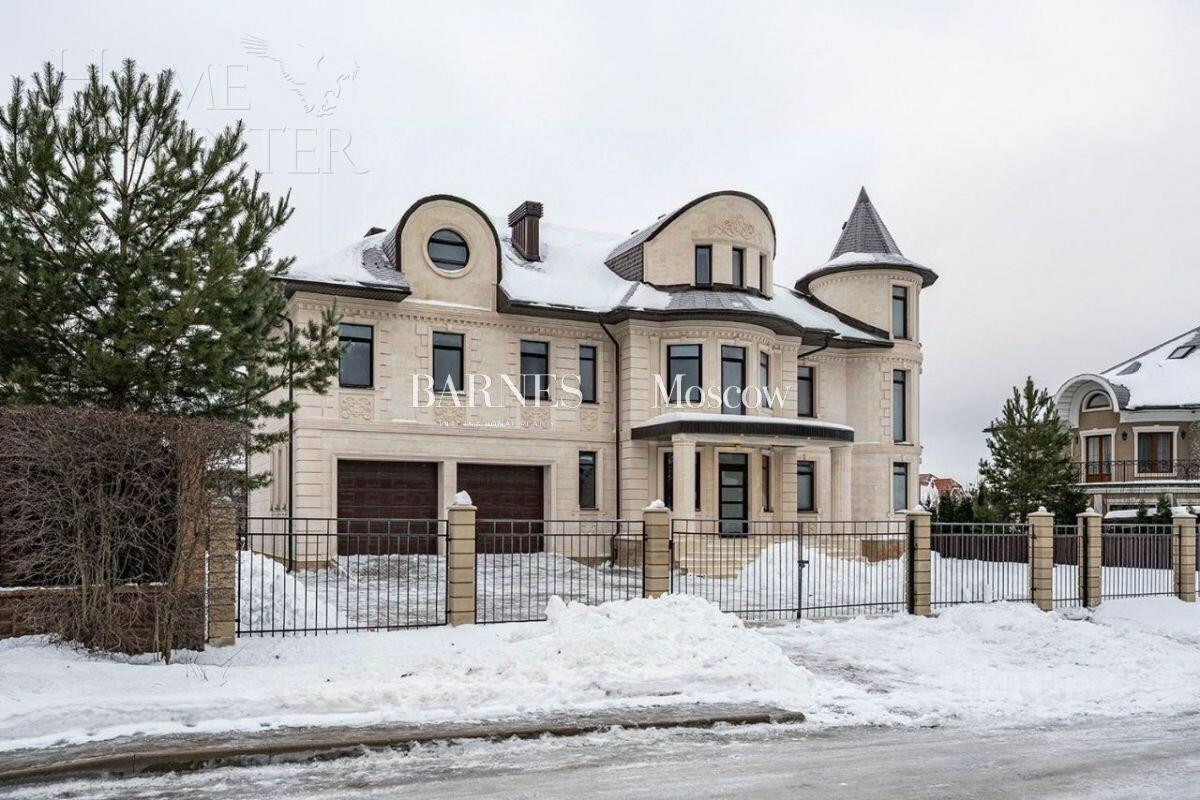 2-этажный коттедж 860 м² без отделки