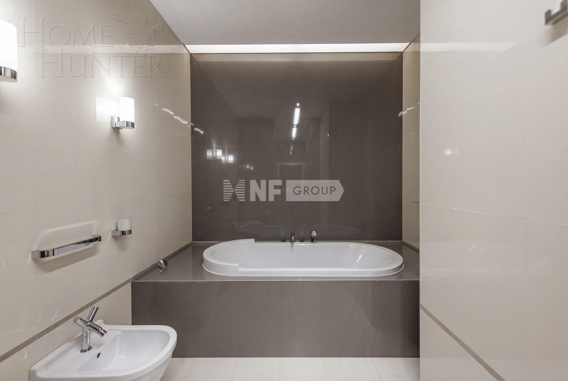 2-этажный коттедж 1 700 м² с отделкой