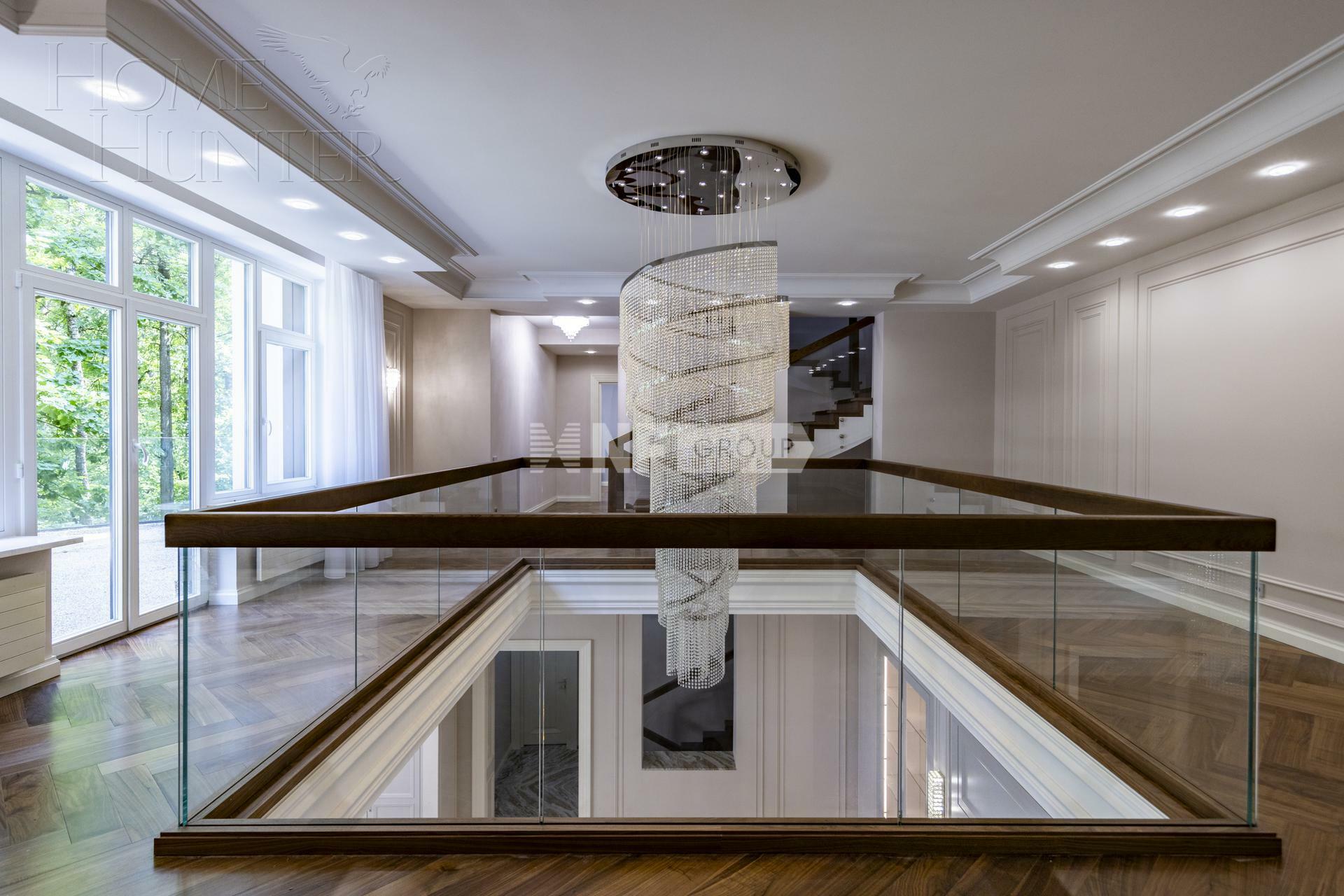 3-этажный коттедж 1 800 м² с отделкой