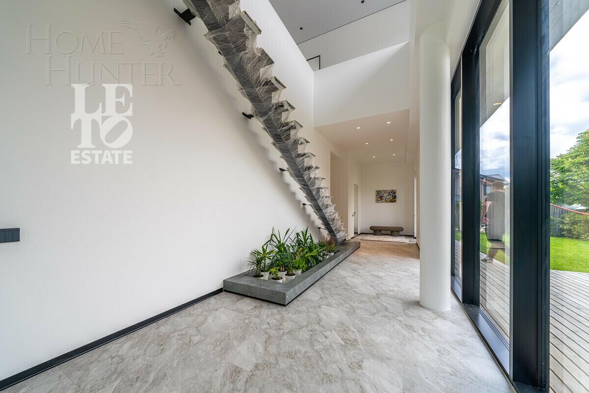 2-этажный коттедж 340 м² с отделкой