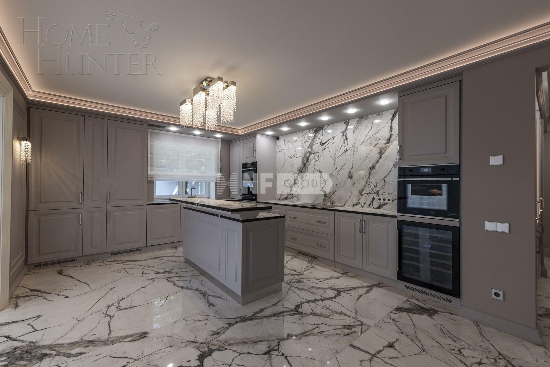 3-этажный коттедж 1 800 м² с отделкой