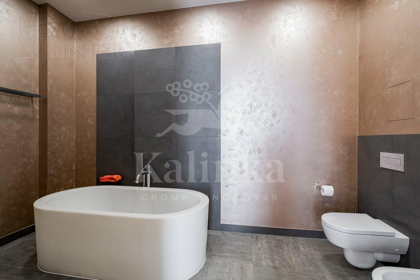 2-этажный коттедж 1 000 м² с отделкой