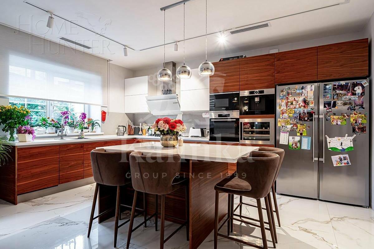 2-этажный коттедж 560 м² с отделкой