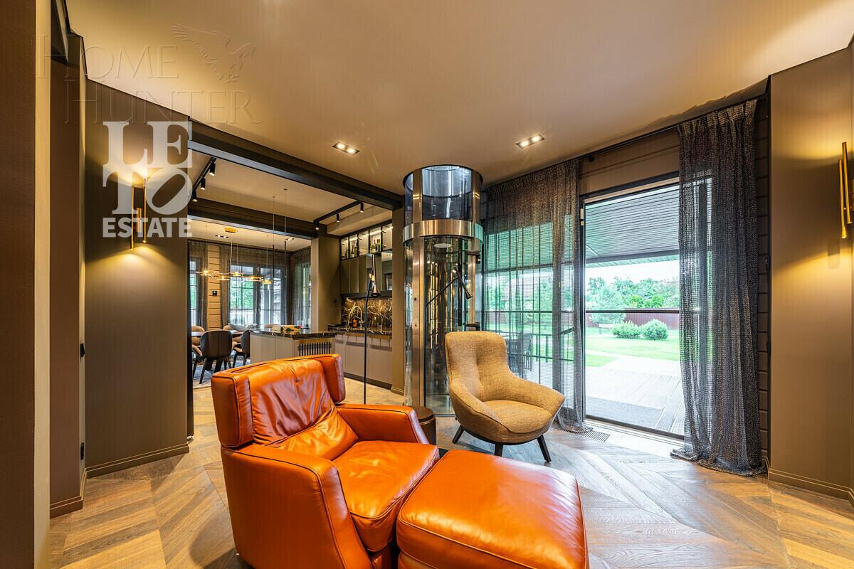 3-этажный коттедж 550 м² с отделкой
