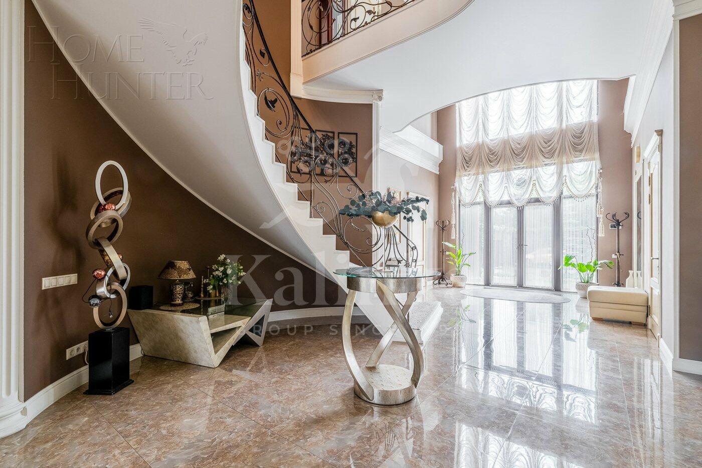 2-этажный коттедж 600 м² с отделкой