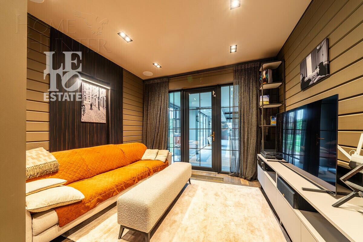 3-этажный коттедж 550 м² с отделкой
