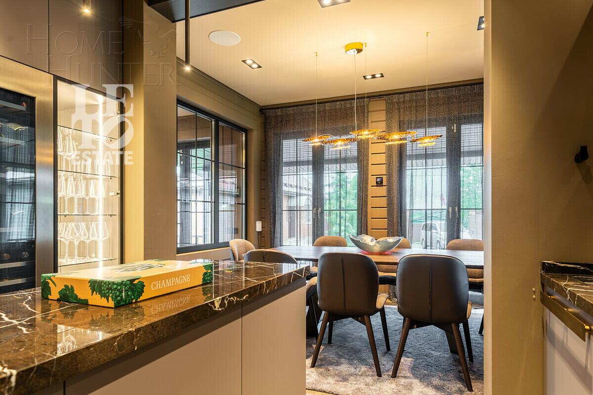 3-этажный коттедж 550 м² с отделкой