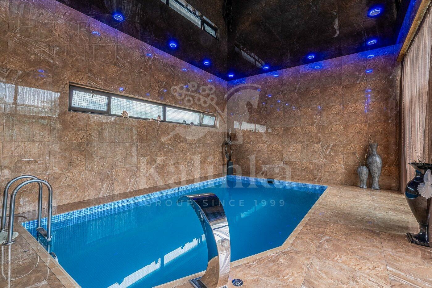 2-этажный коттедж 600 м² с отделкой
