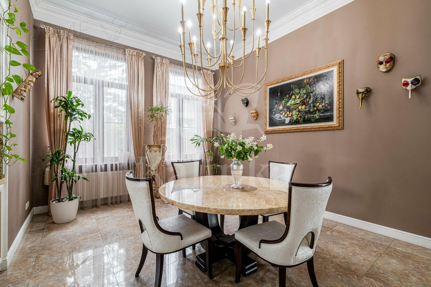 2-этажный коттедж 600 м² с отделкой
