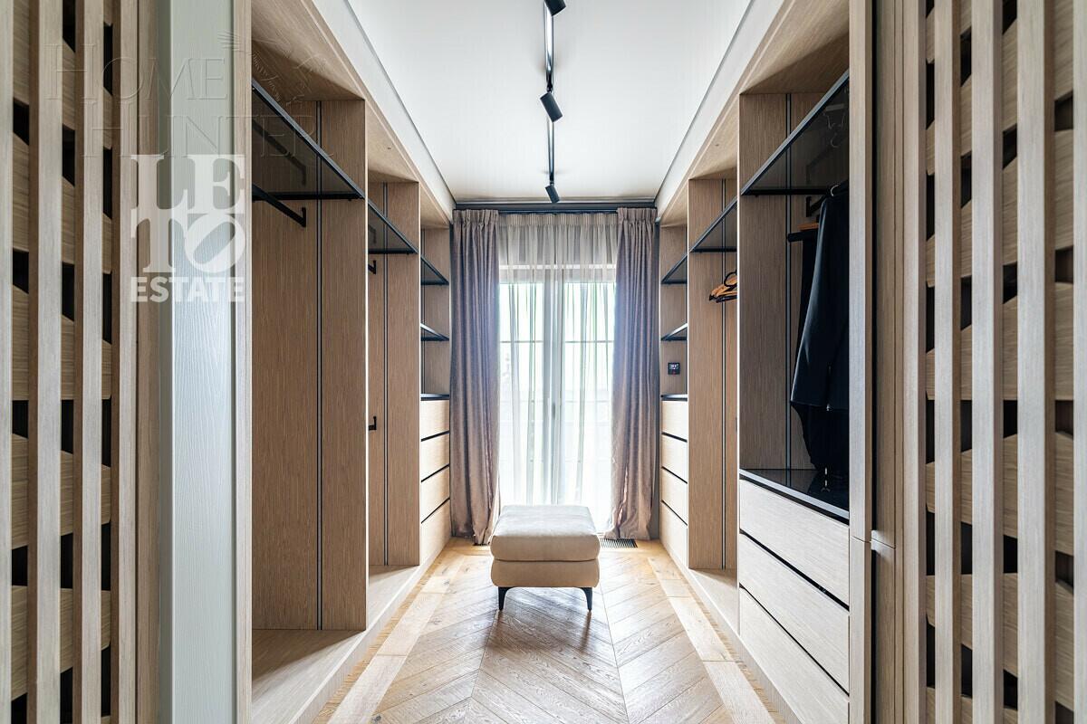 3-этажный коттедж 550 м² с отделкой