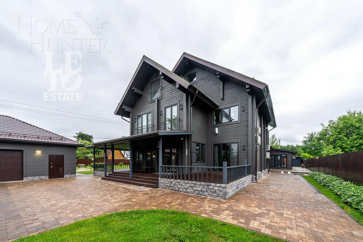 3-этажный коттедж 550 м² с отделкой