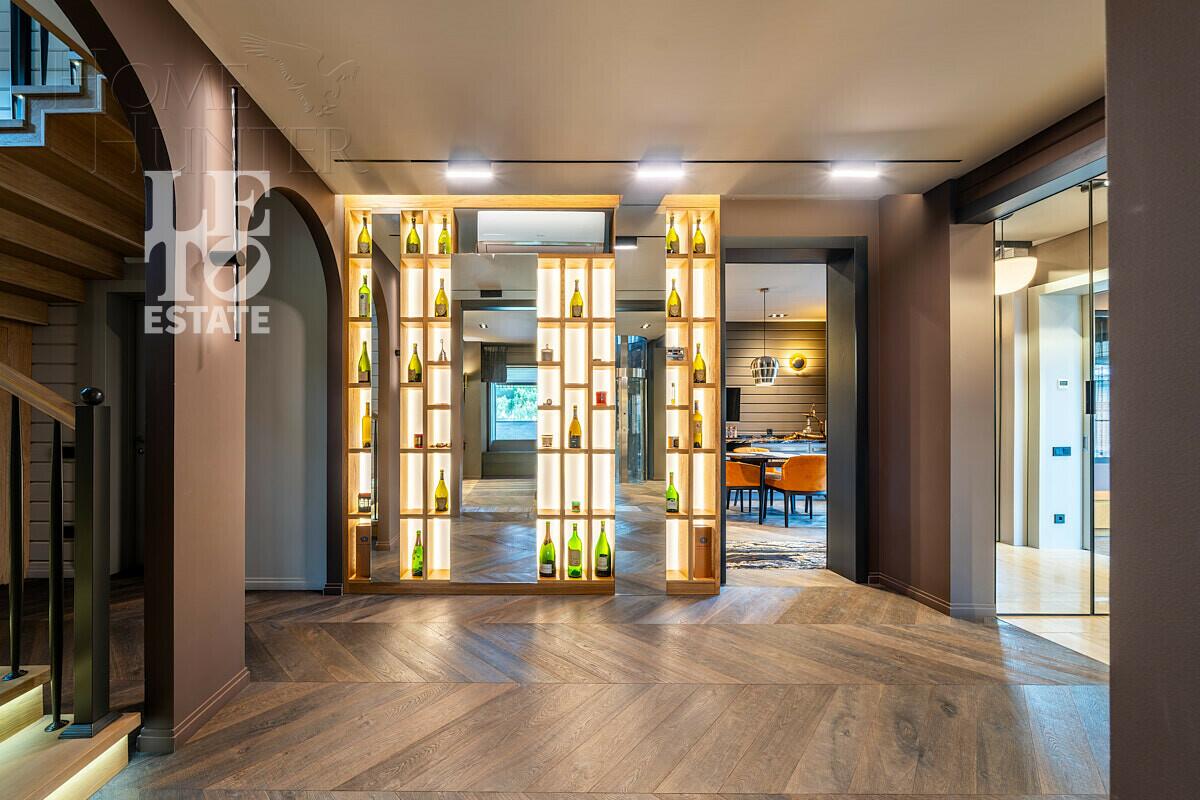 3-этажный коттедж 550 м² с отделкой