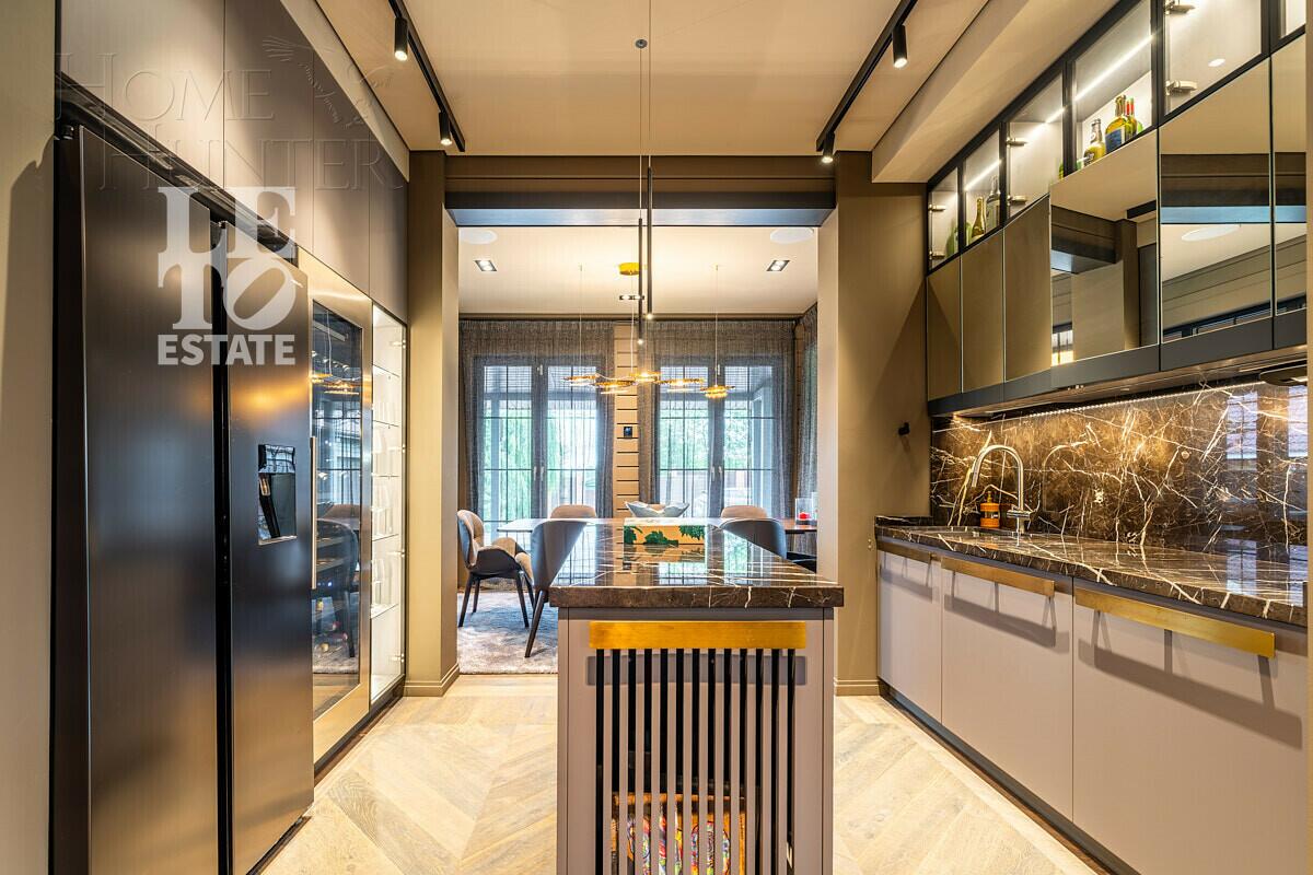 3-этажный коттедж 550 м² с отделкой