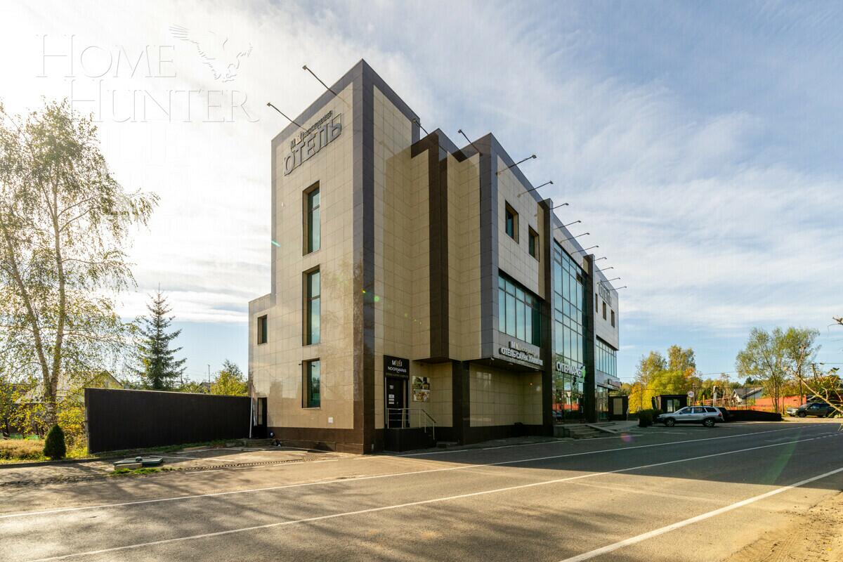 3-этажный коттедж 550 м² с отделкой