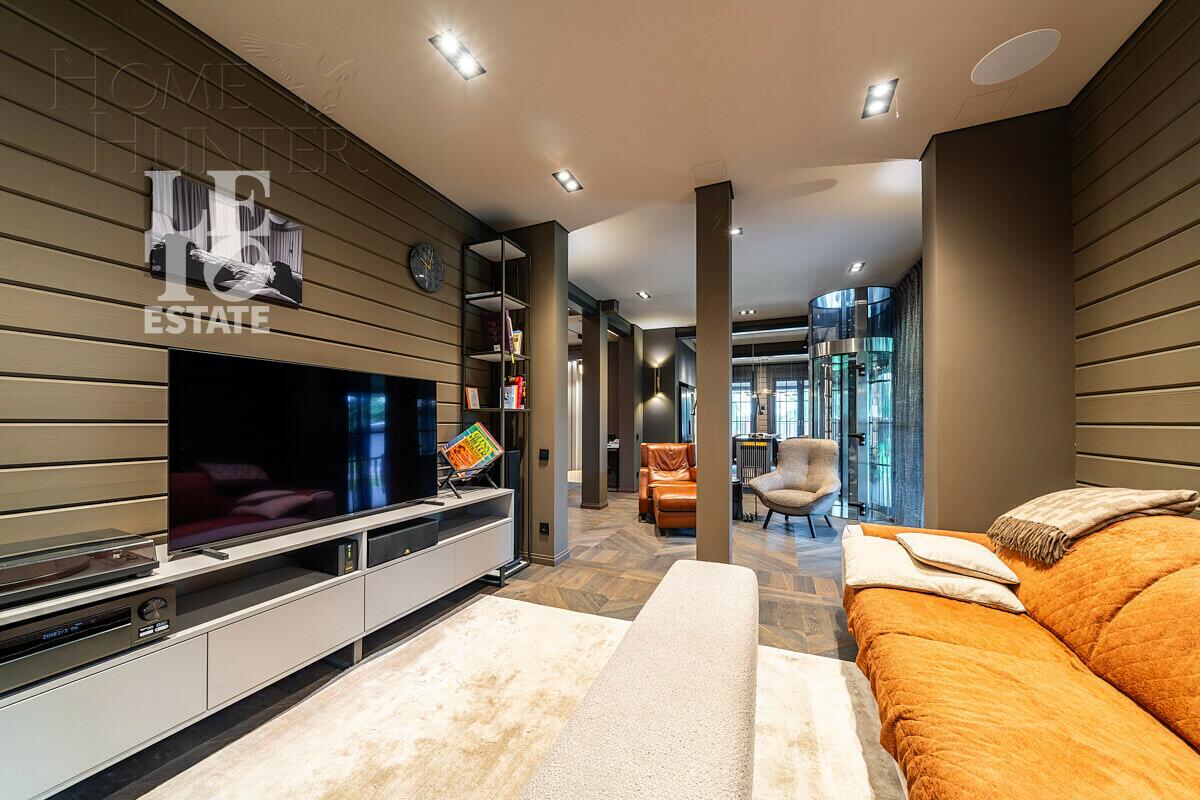 3-этажный коттедж 550 м² с отделкой
