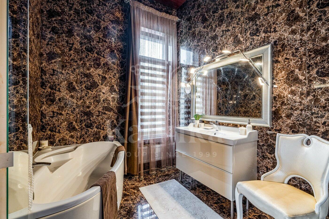 2-этажный коттедж 600 м² с отделкой