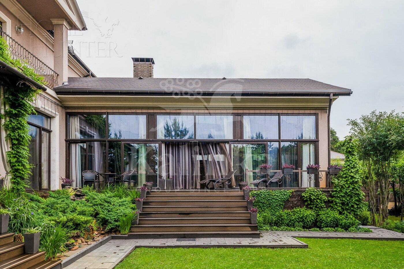 2-этажный коттедж 600 м² с отделкой