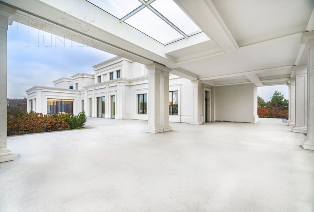 2-этажный коттедж 4 400 м² с отделкой