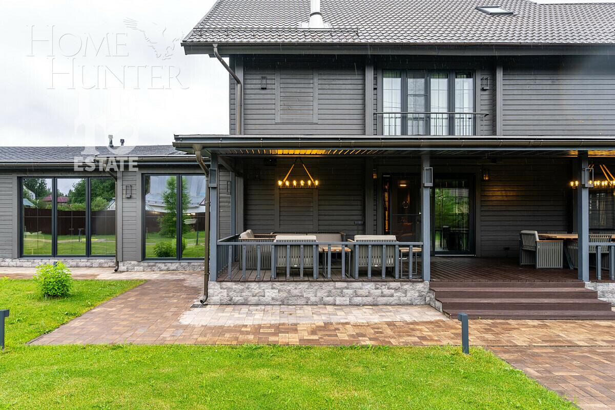 3-этажный коттедж 550 м² с отделкой