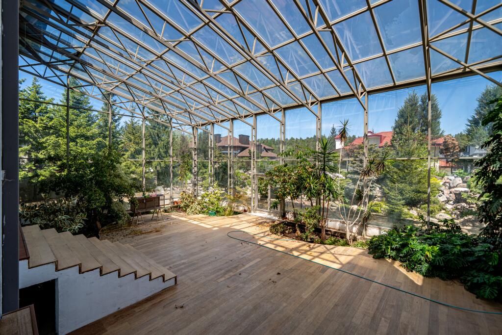 2-этажный коттедж 2 100 м² без отделки