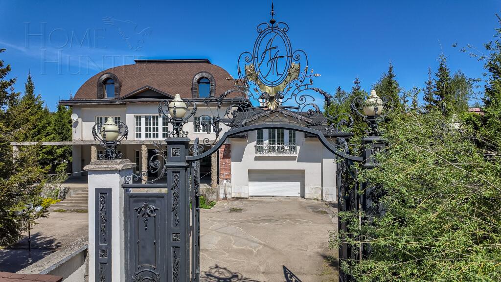 2-этажный коттедж 2 100 м² без отделки
