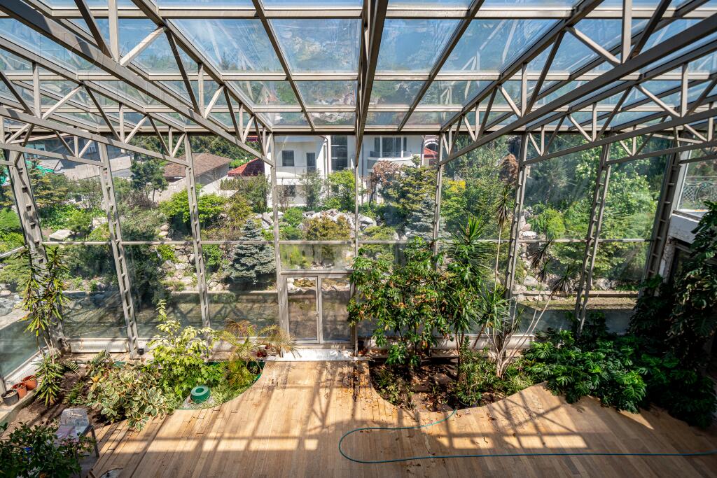 2-этажный коттедж 2 100 м² без отделки