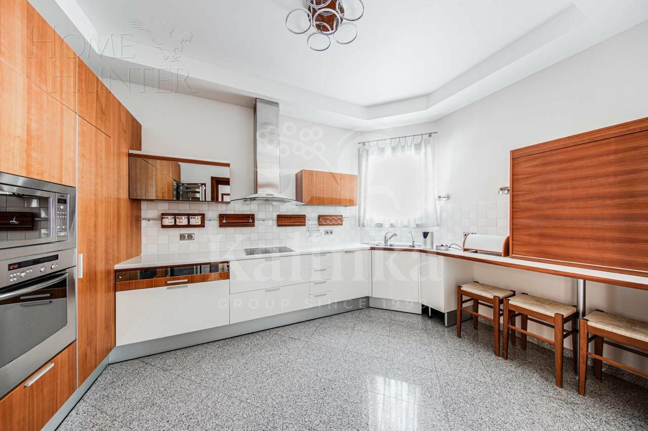 2-этажный коттедж 350 м² с отделкой