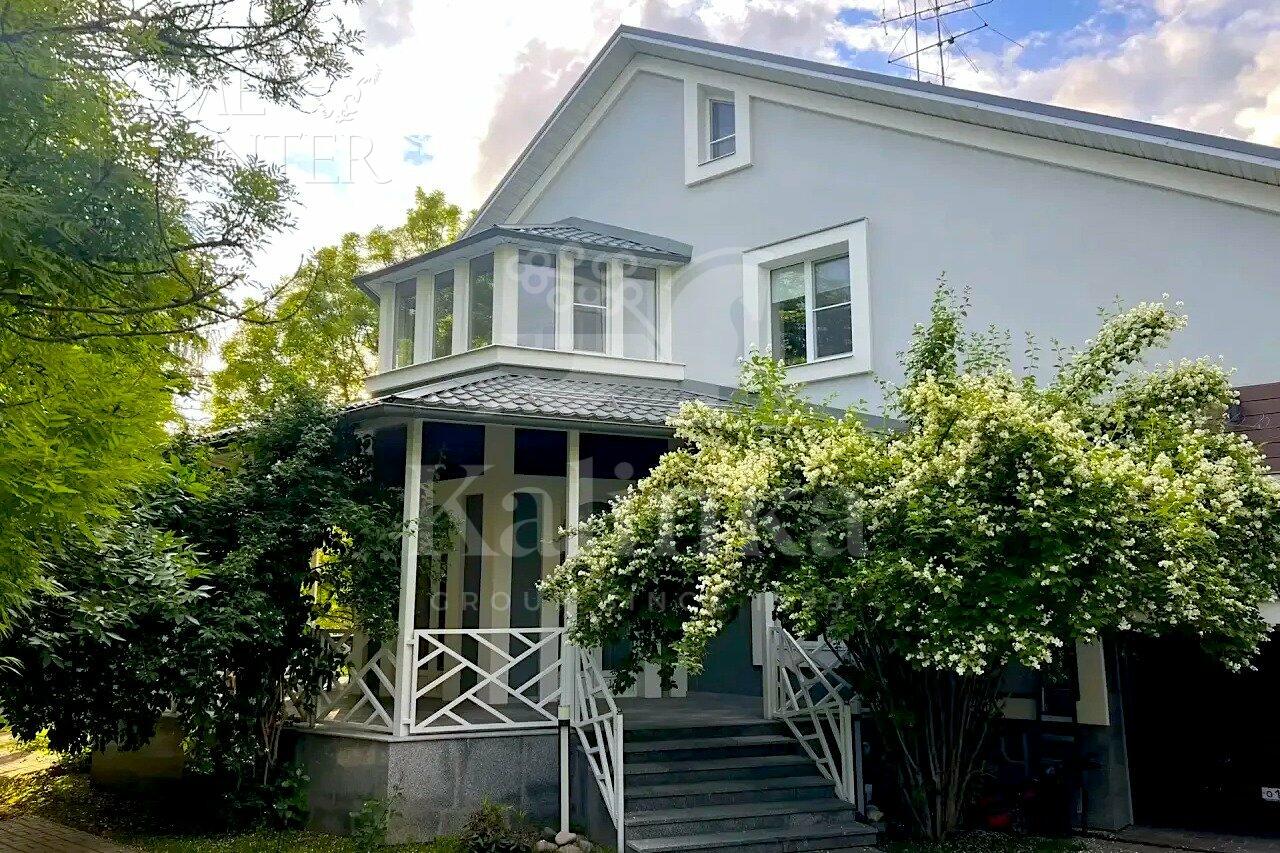 3-этажный коттедж 400 м² с отделкой