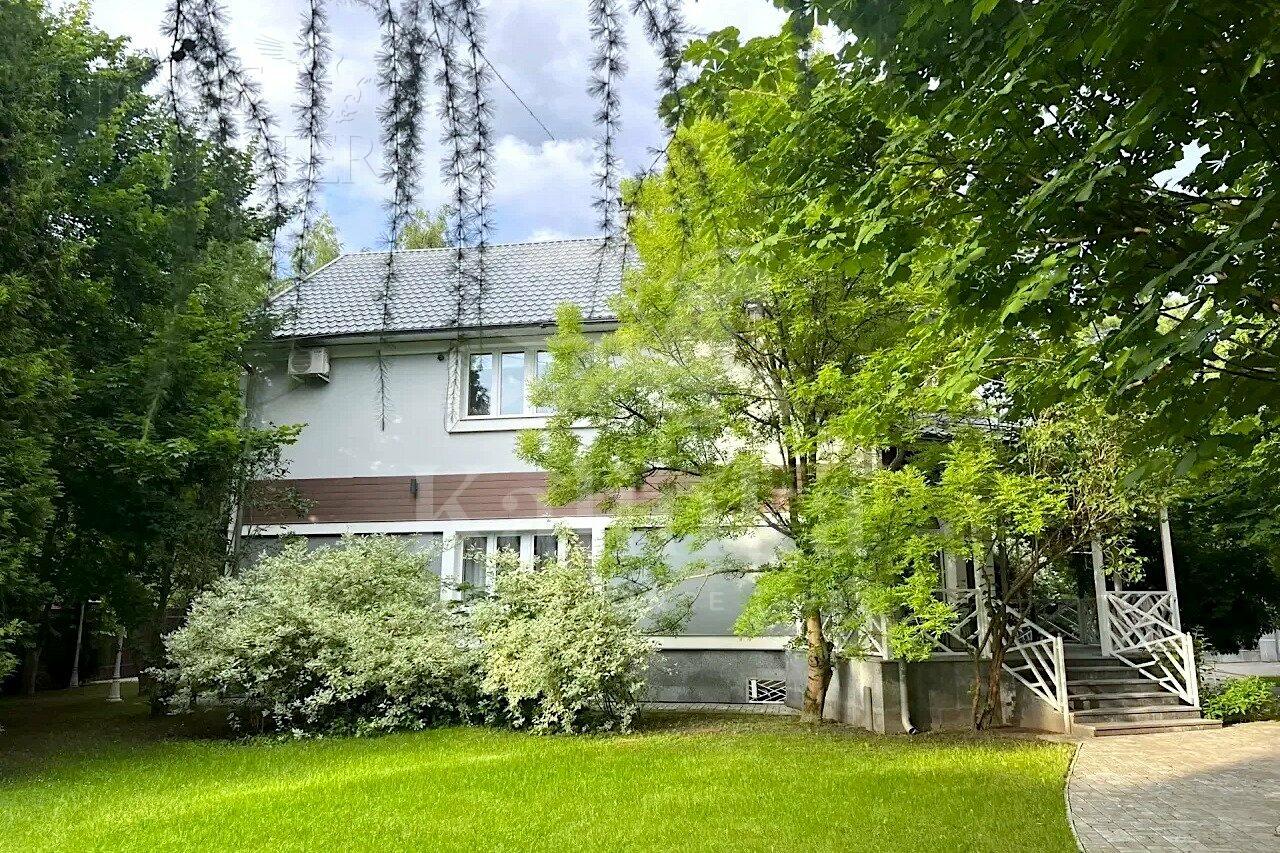 3-этажный коттедж 400 м² с отделкой