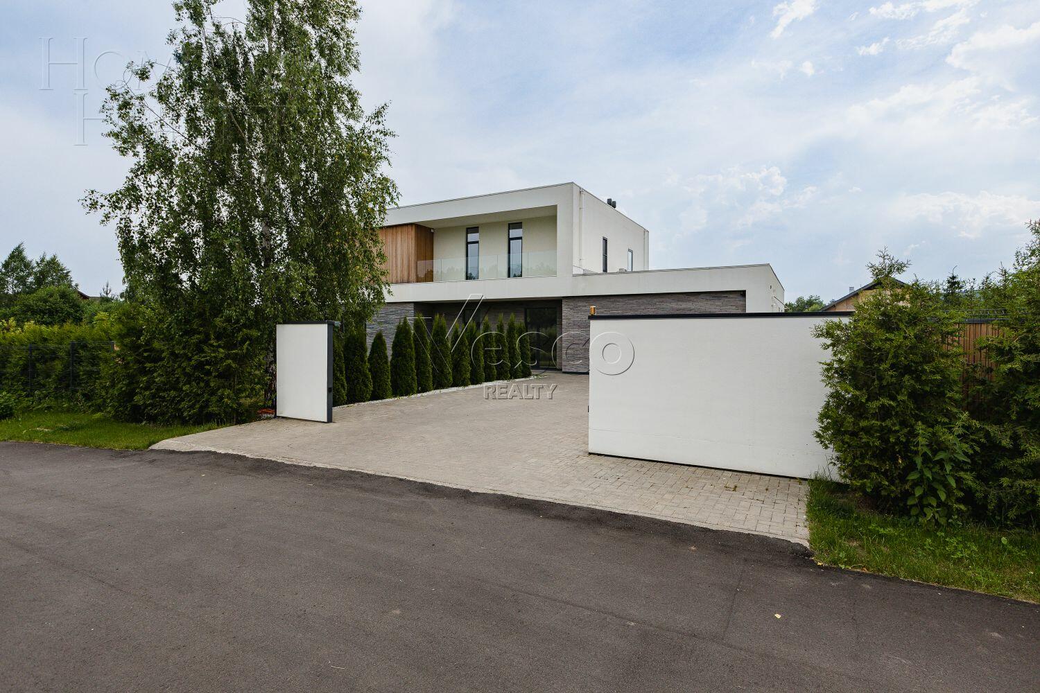 2-этажный коттедж 350 м² с отделкой