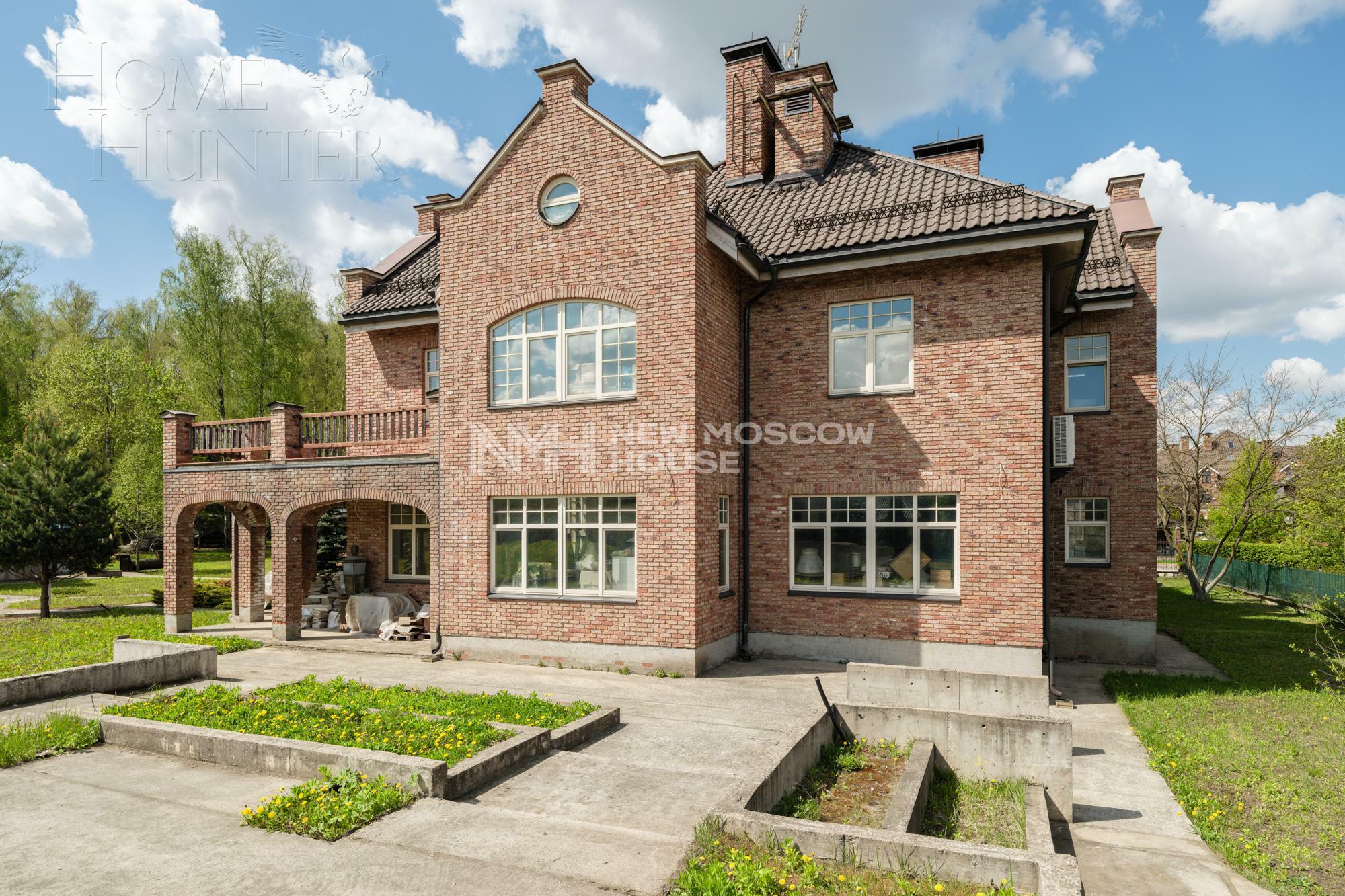 3-этажный коттедж 2 200 м² без отделки