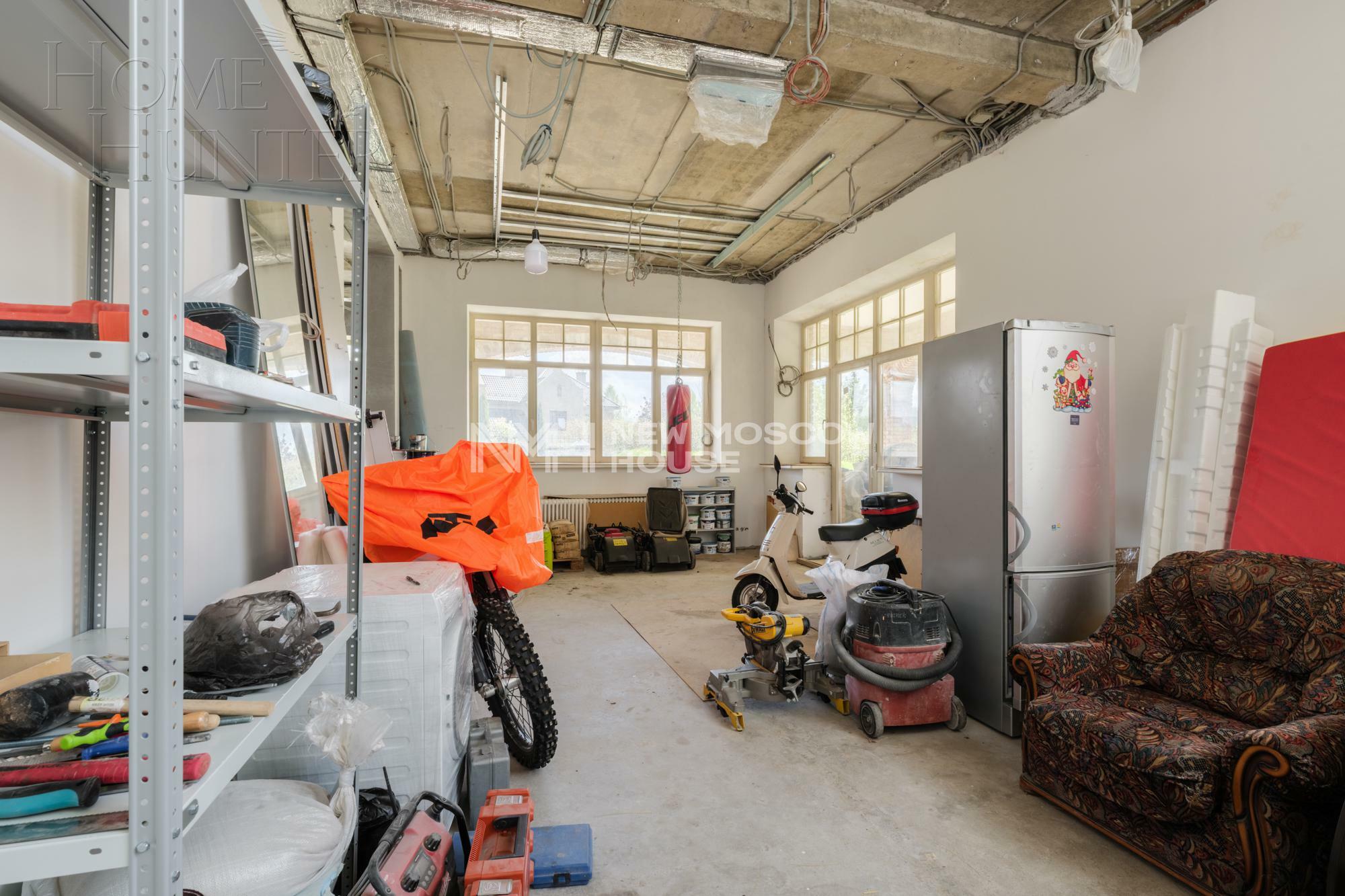 3-этажный коттедж 2 200 м² без отделки