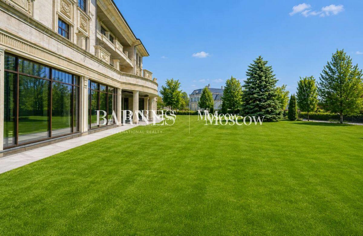 2-этажный коттедж 3 600 м² без отделки