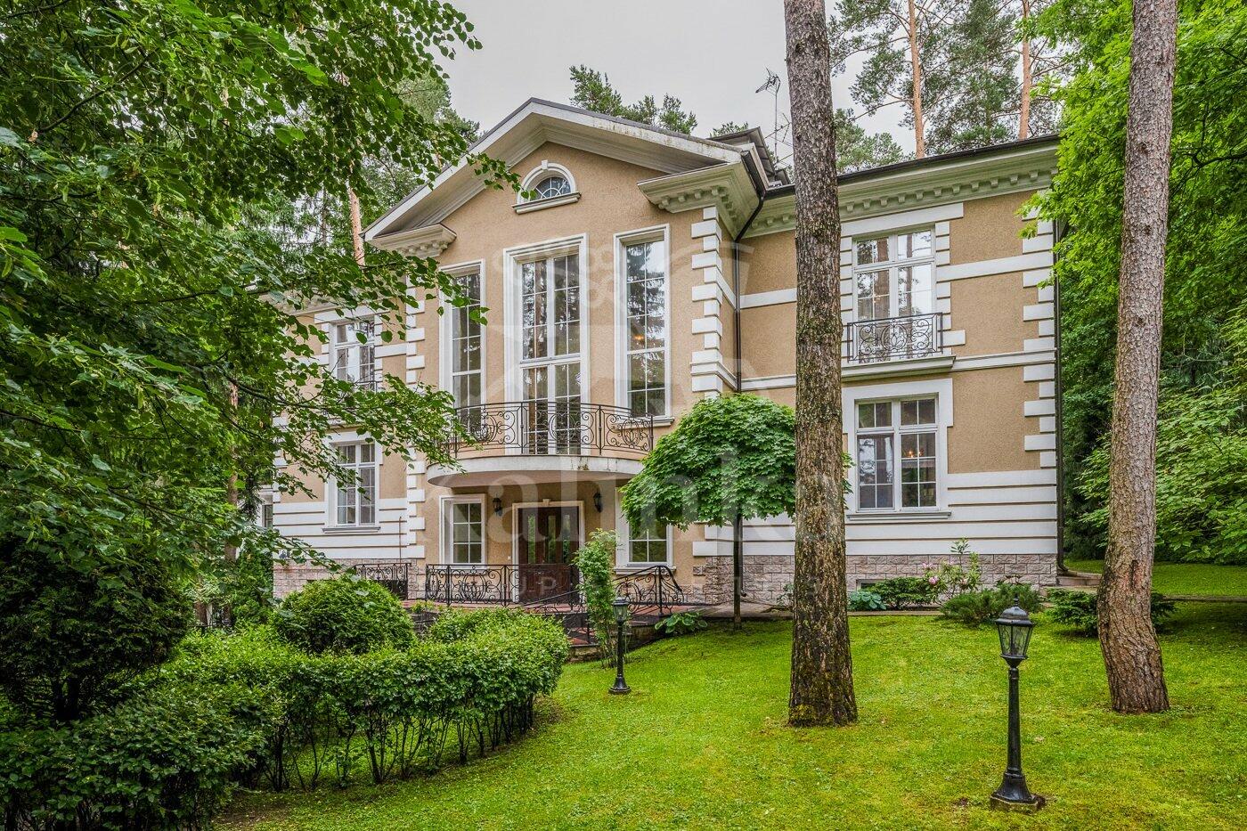 2-этажный коттедж 1 122 м² с отделкой