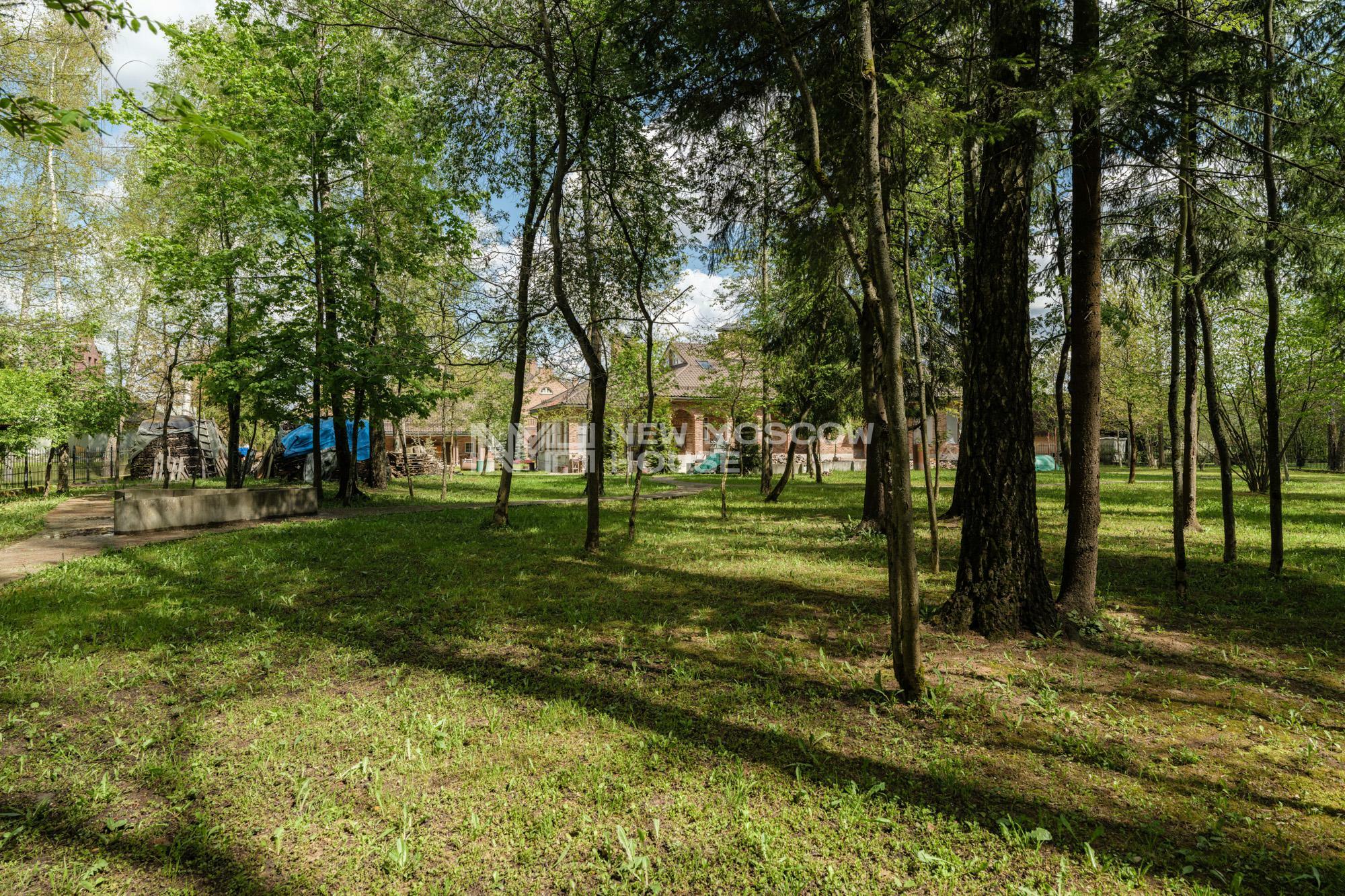 3-этажный коттедж 2 200 м² без отделки