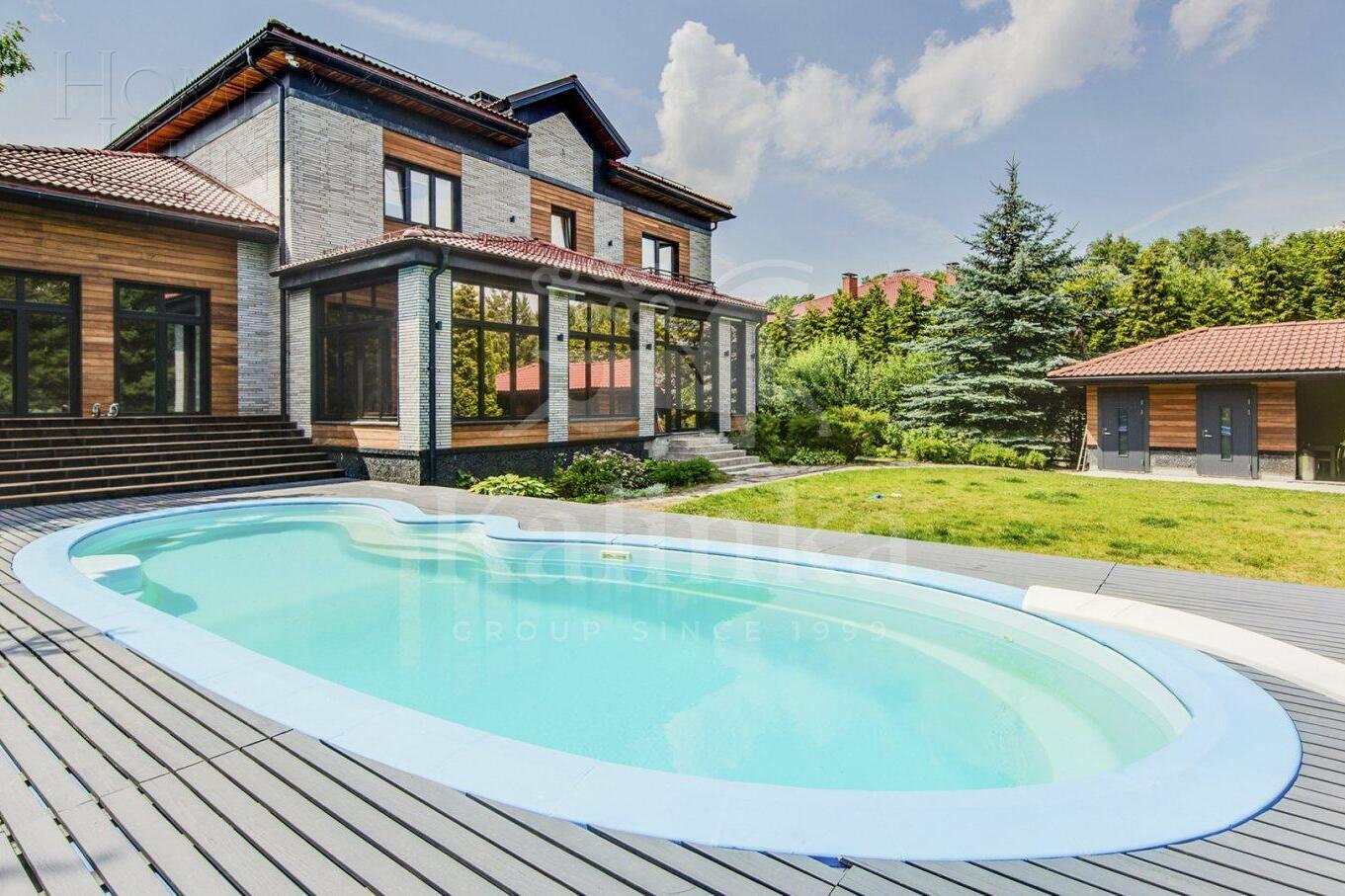 2-этажный коттедж 600 м² с отделкой