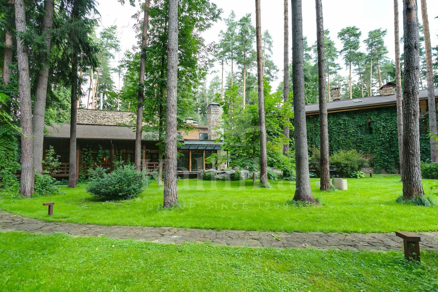 2-этажный коттедж 1 500 м² с отделкой