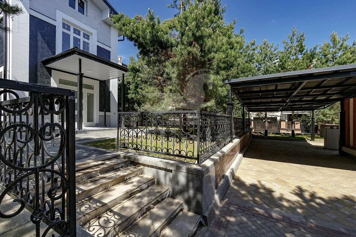 2-этажный коттедж 445.4 м² с отделкой