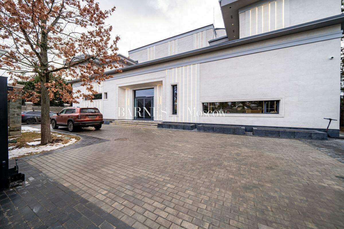 2-этажный коттедж 2 430 м² с отделкой