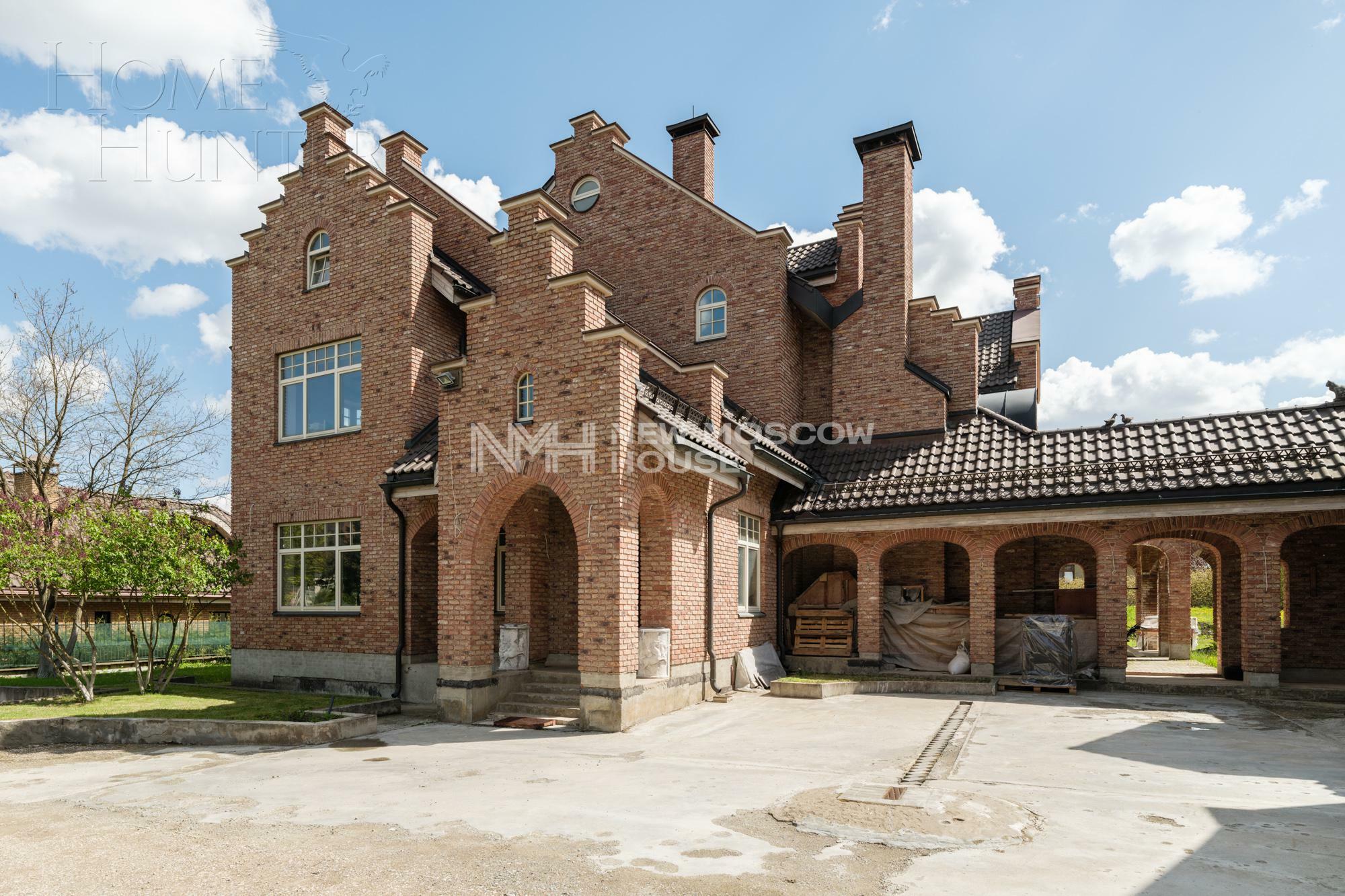 3-этажный коттедж 2 200 м² без отделки