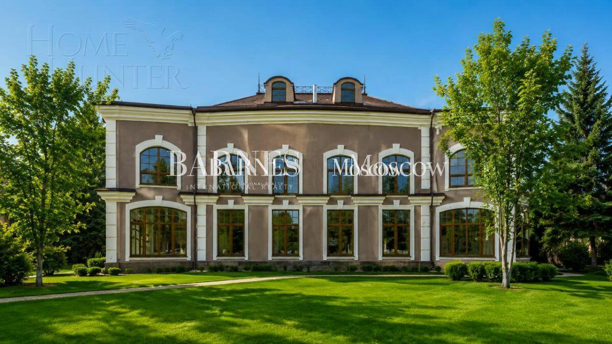 2-этажный коттедж 1 000 м² с отделкой
