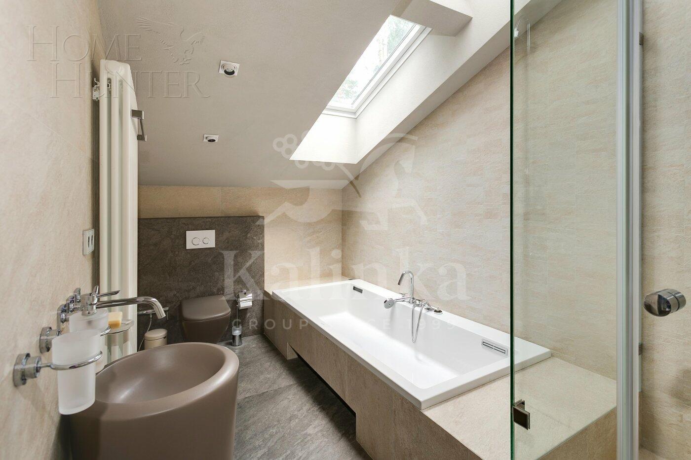 2-этажный коттедж 1 500 м² с отделкой