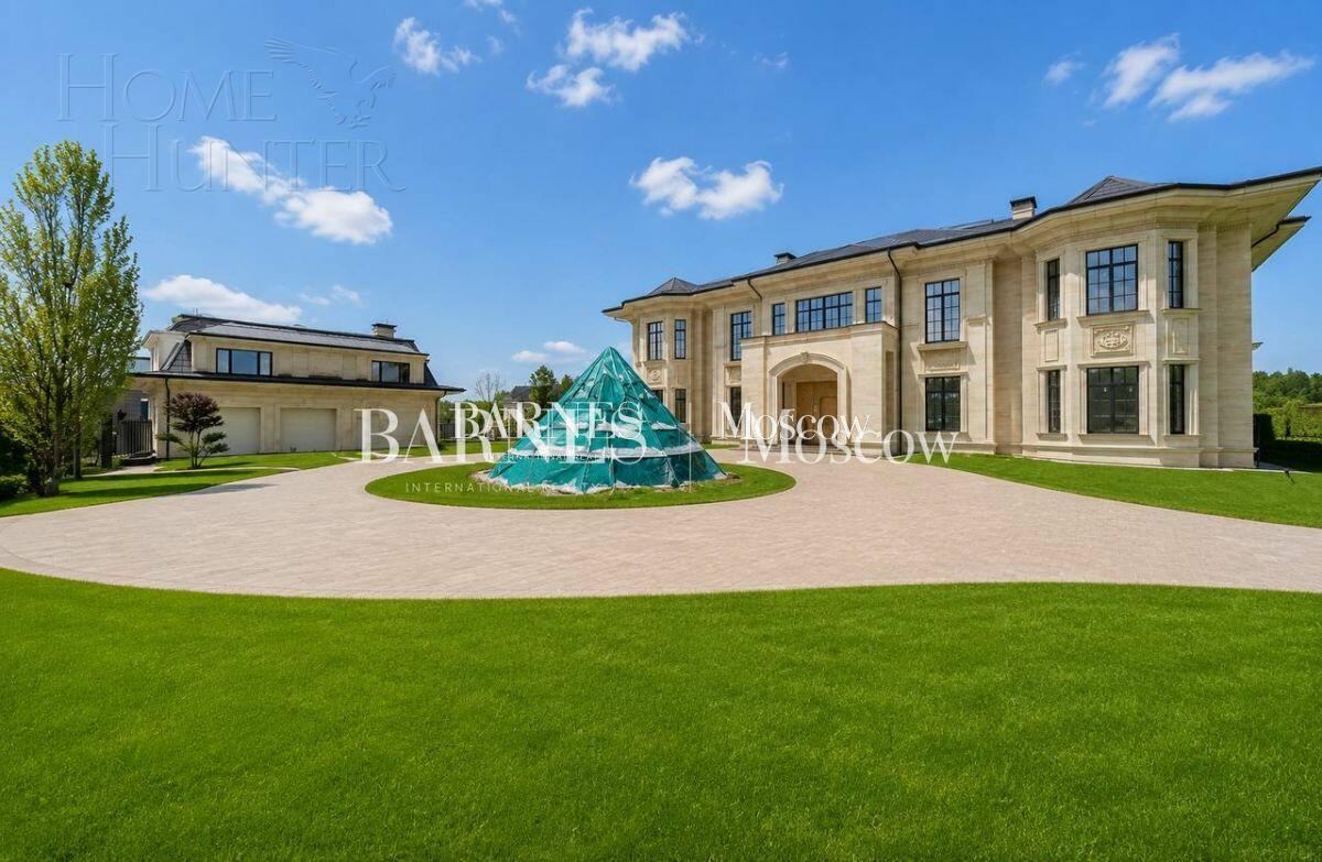2-этажный коттедж 3 600 м² без отделки