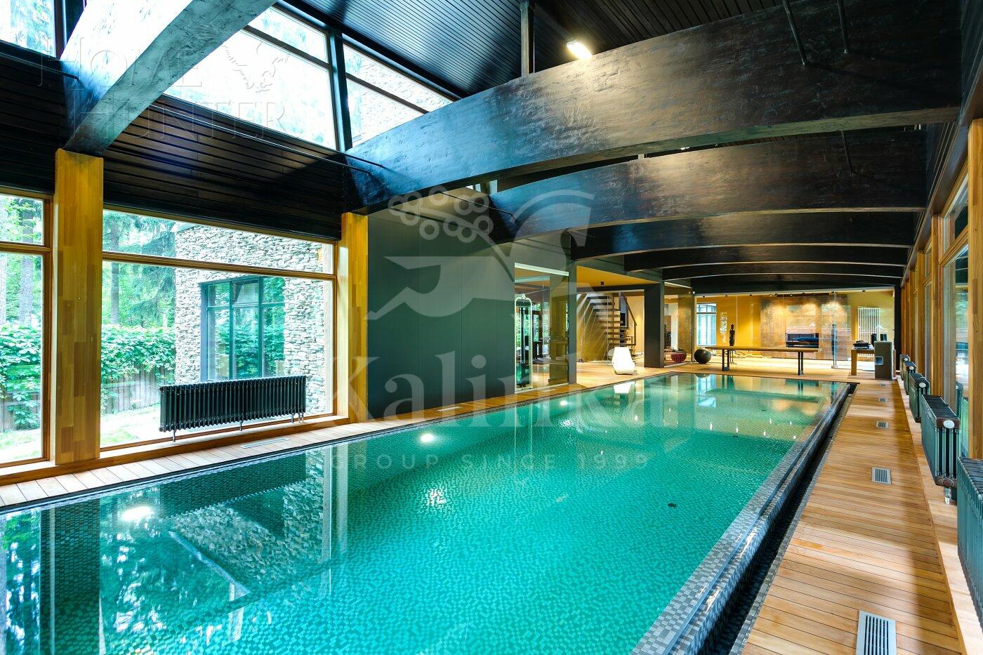 2-этажный коттедж 1 500 м² с отделкой