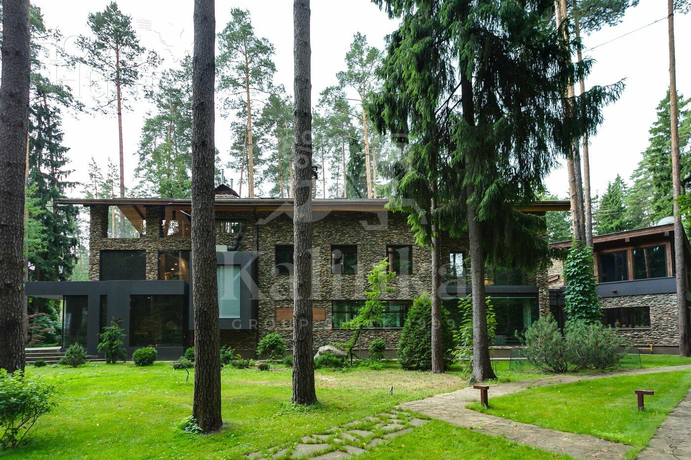2-этажный коттедж 1 500 м² с отделкой