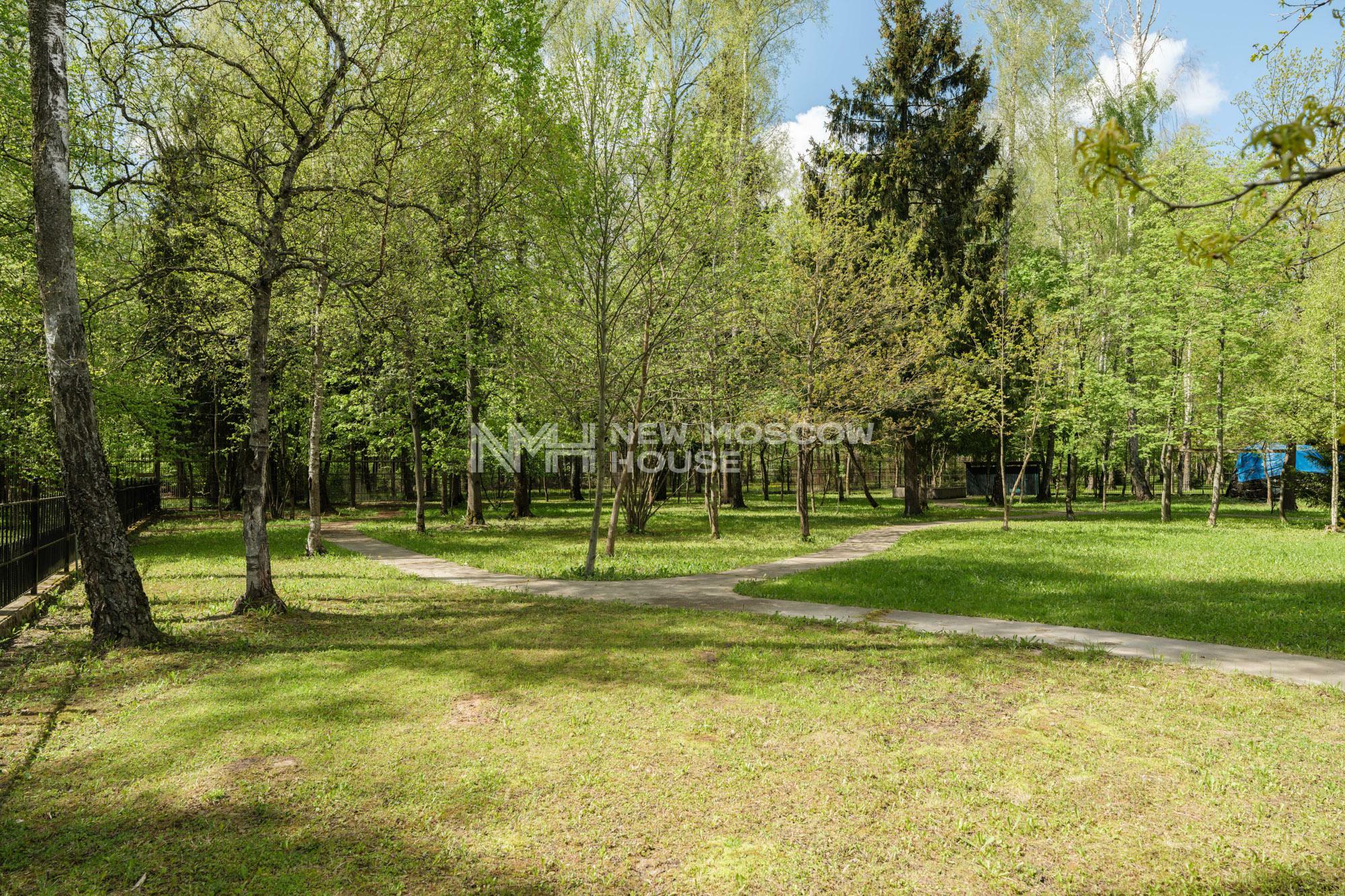 3-этажный коттедж 2 200 м² без отделки