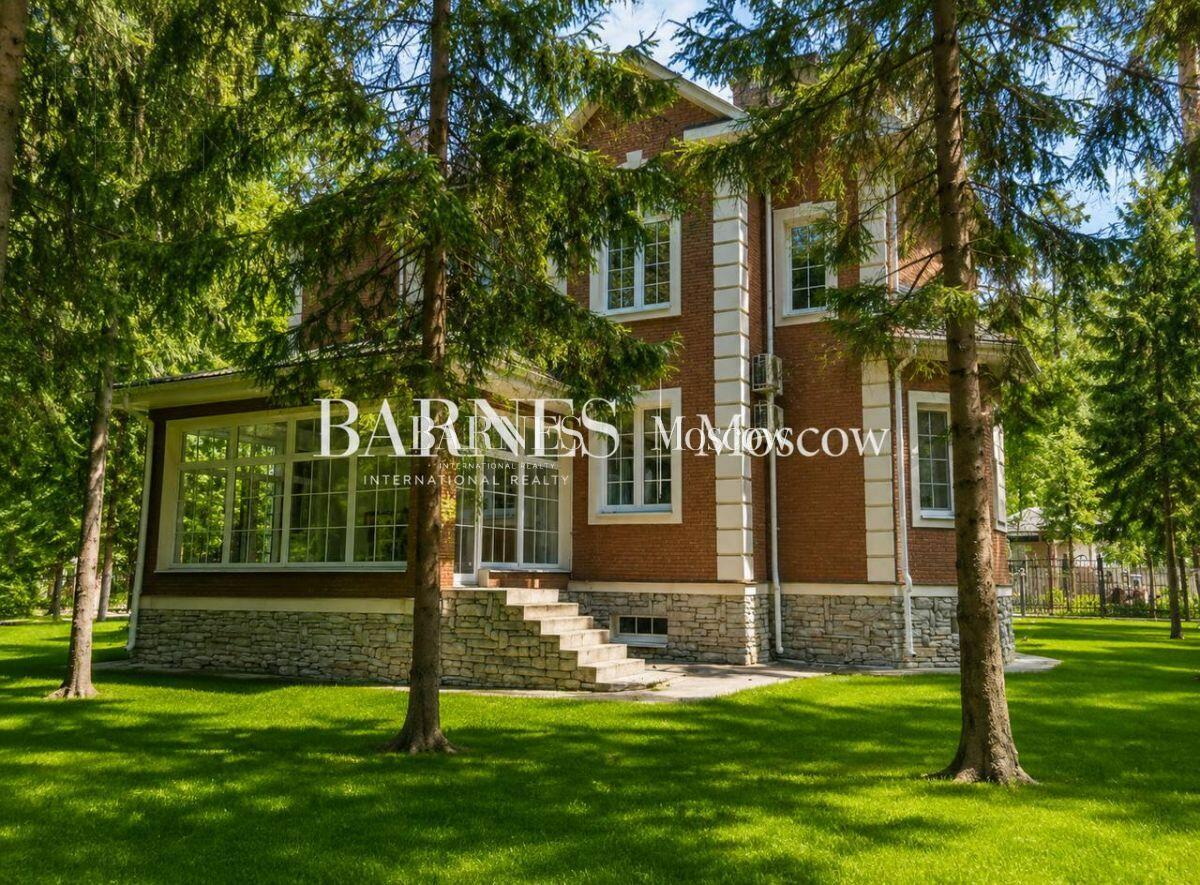 2-этажный коттедж 450 м² с отделкой