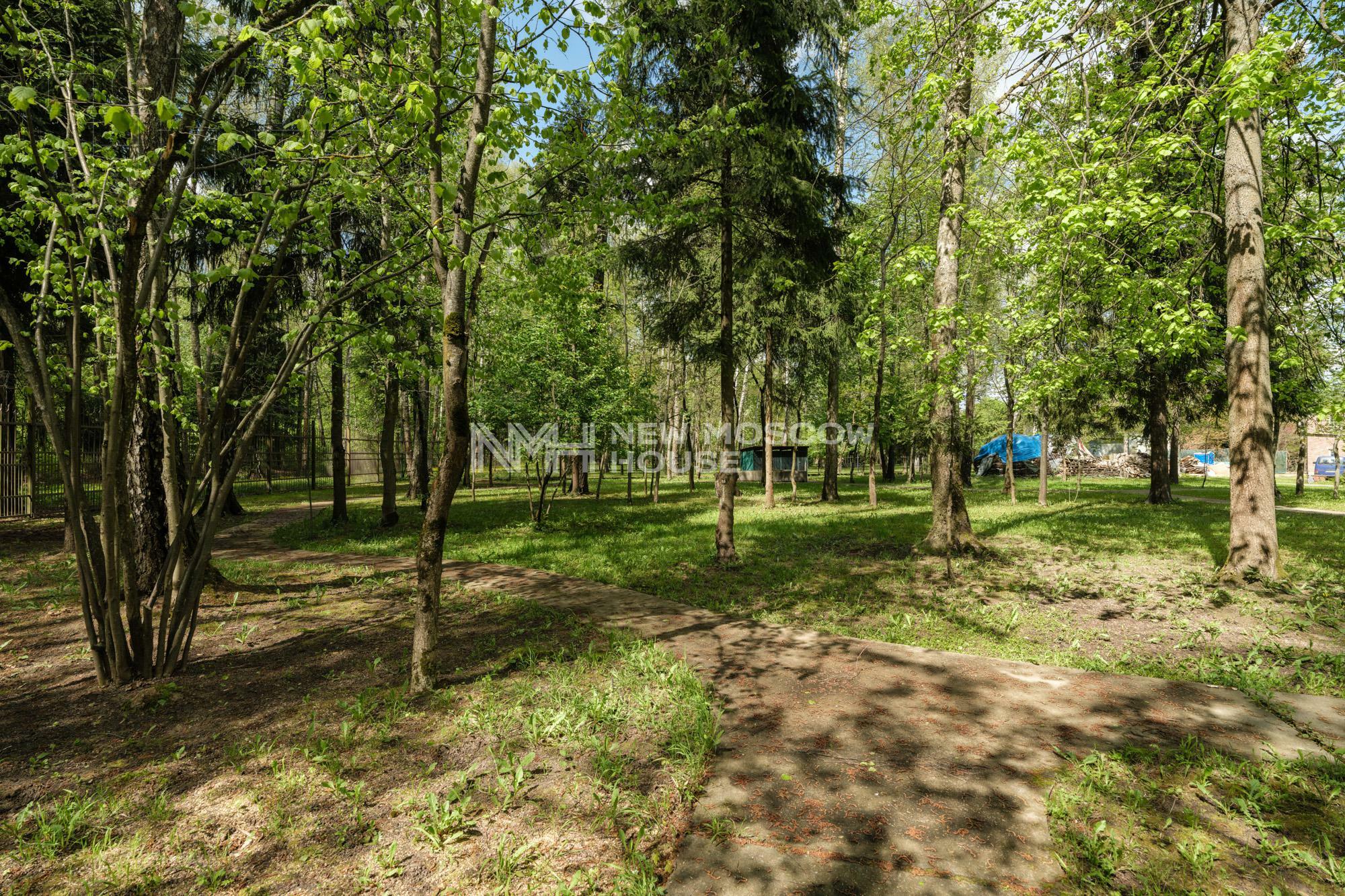 3-этажный коттедж 2 200 м² без отделки